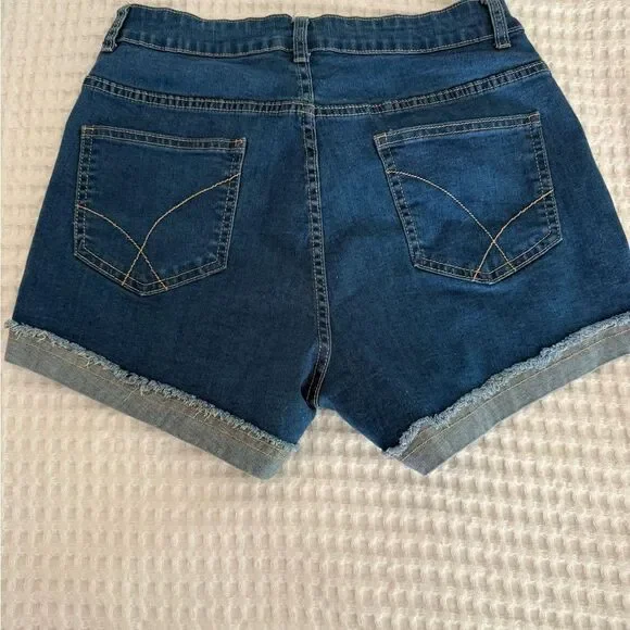 No Brand Mid rise dark wash cuffed jean shorts size Medium - Picture 7 of 7